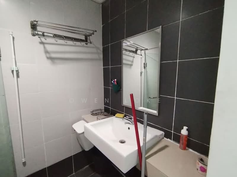 Servis Apartment untuk Disewa di Centrestage Designer Suite - Owen Loke - Bathroom - PropertyGuru.com.my