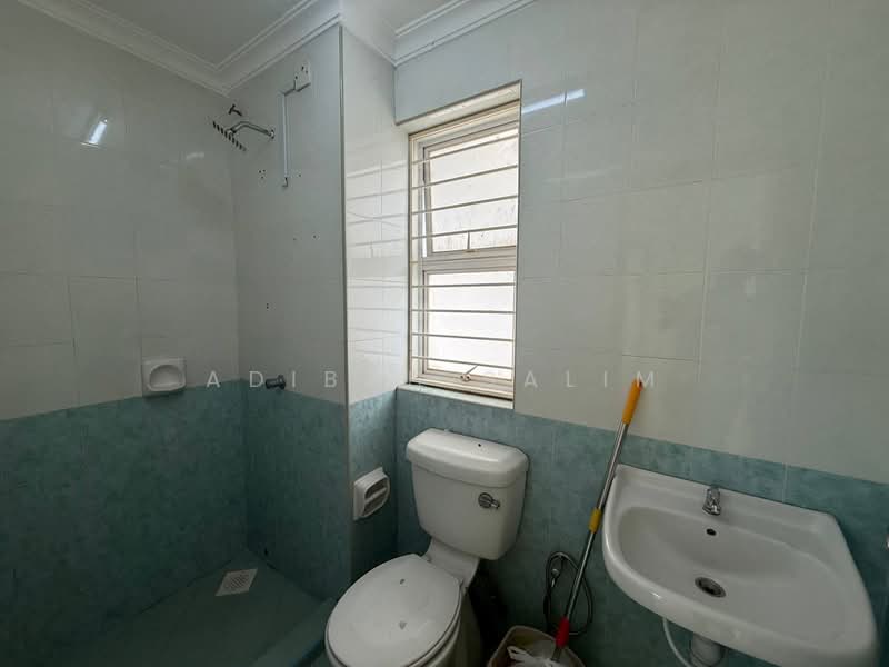 Kondominium untuk Dijual di Desa Impiana - Adibah Salim - Bathroom - PropertyGuru.com.my