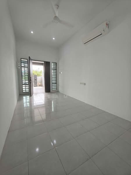 1-storey Terraced House for Sale in Taman Pasir Wang (Lahat) - Sam . - Entrance - PropertyGuru.com.my