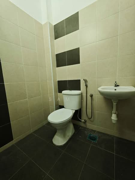 1-storey Terraced House for Sale in Taman Pasir Wang (Lahat) - Sam . - Bathroom - PropertyGuru.com.my