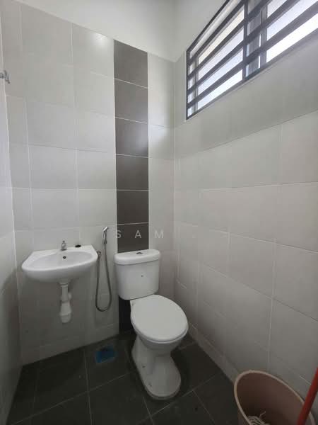 1-storey Terraced House for Sale in Taman Pasir Wang (Lahat) - Sam . - Bathroom - PropertyGuru.com.my