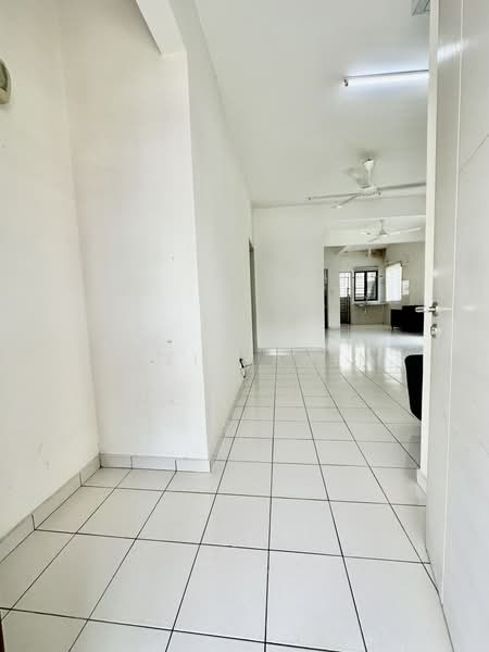Rumah Bandar untuk Dijual di Bandar Tasik Kesuma (Beranang) - Suzi Rahim - Entrance - PropertyGuru.com.my