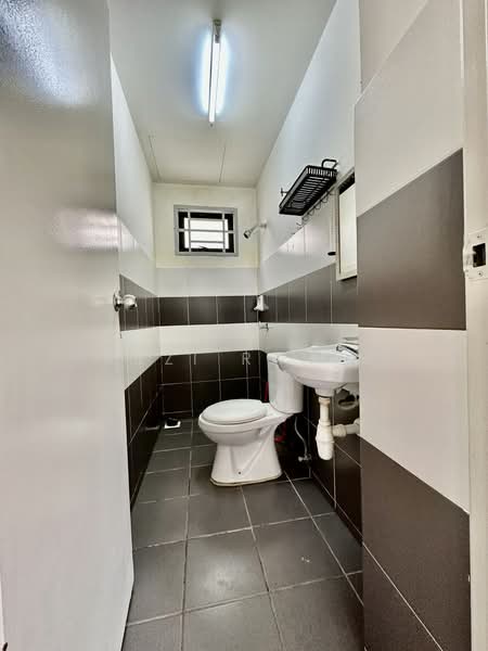 Rumah Bandar untuk Dijual di Bandar Tasik Kesuma (Beranang) - Suzi Rahim - Bathroom - PropertyGuru.com.my