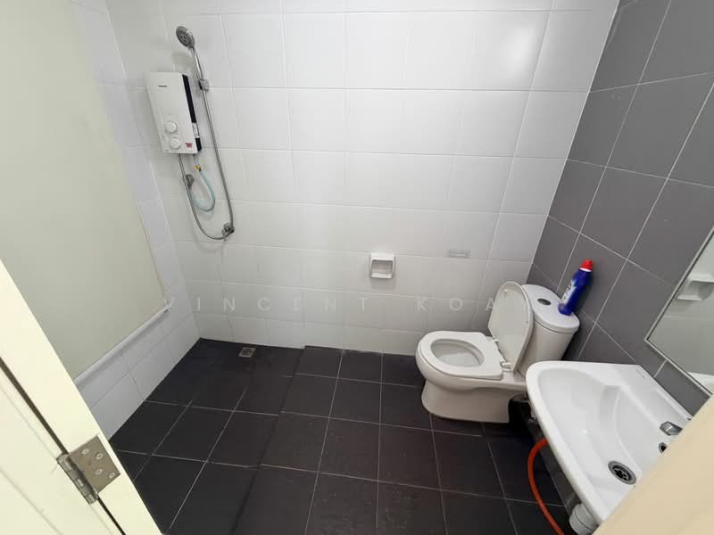 Condominium for Rent at SummerSkye Residences - Vincent Koay - Bathroom - PropertyGuru.com.my