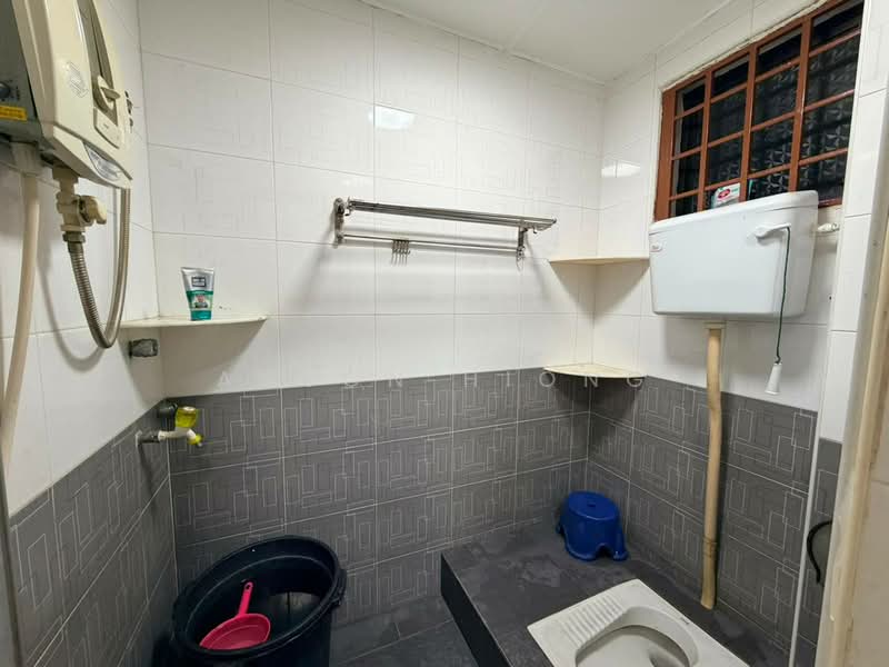 2-storey Terraced House for Rent in Taman Tan Sri Yaacob (Johor Bahru) - Anson Hiong - Bathroom - PropertyGuru.com.my