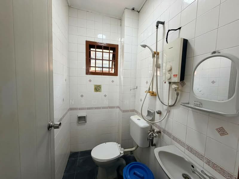 2-storey Terraced House for Rent in Taman Tan Sri Yaacob (Johor Bahru) - Anson Hiong - Bathroom - PropertyGuru.com.my