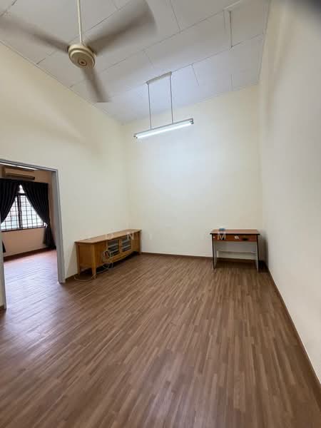 2-storey Terraced House for Rent in Taman Daya (Johor Bahru) - Tony Lim - Living Room - PropertyGuru.com.my