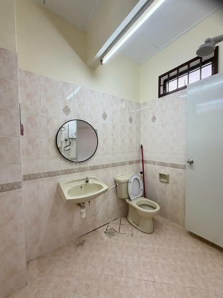 2-storey Terraced House for Rent in Taman Daya (Johor Bahru) - Tony Lim - Bathroom - PropertyGuru.com.my