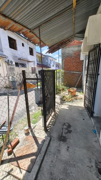 Rumah Teres 2 Tingkat untuk Dijual di Taman Molek (Johor Bahru) - Vinna Loh - Exterior - PropertyGuru.com.my