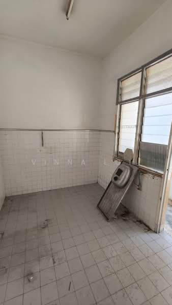 Rumah Teres 2 Tingkat untuk Dijual di Taman Molek (Johor Bahru) - Vinna Loh - Kitchen - PropertyGuru.com.my