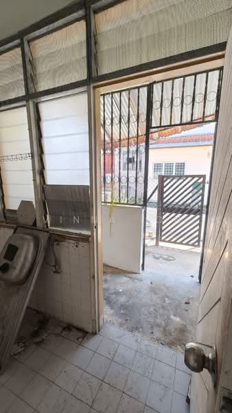 Rumah Teres 2 Tingkat untuk Dijual di Taman Molek (Johor Bahru) - Vinna Loh - Entrance - PropertyGuru.com.my