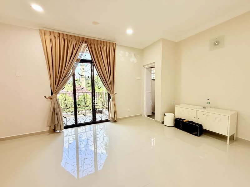 Terraced House for Sale in Kajang (Selangor) - Hassan Basri Suhaimi - Living Room - PropertyGuru.com.my