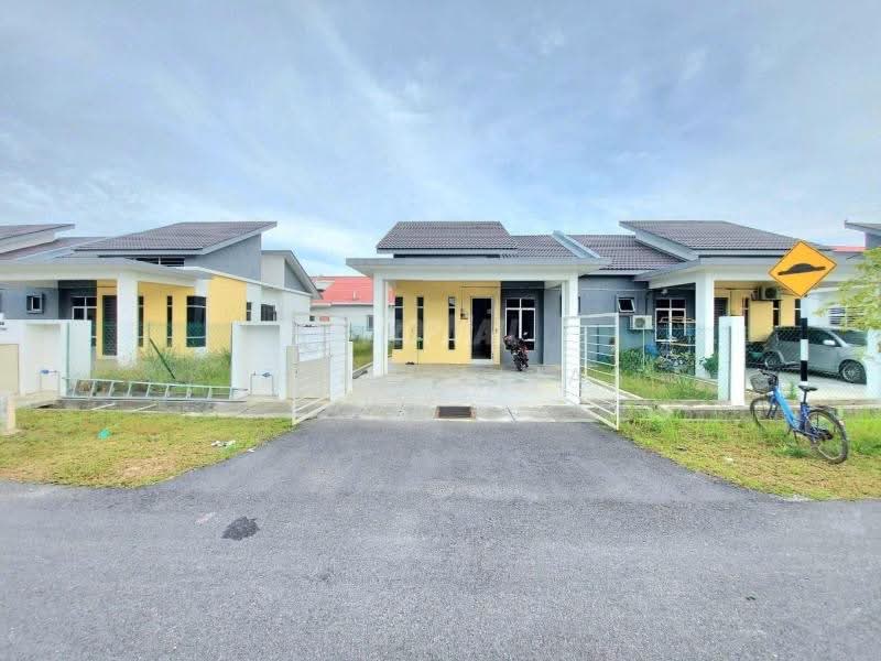Semi-Detached House for Sale in Kampung Salak Tinggi (Sepang) - Izzah Alias - Exterior - PropertyGuru.com.my
