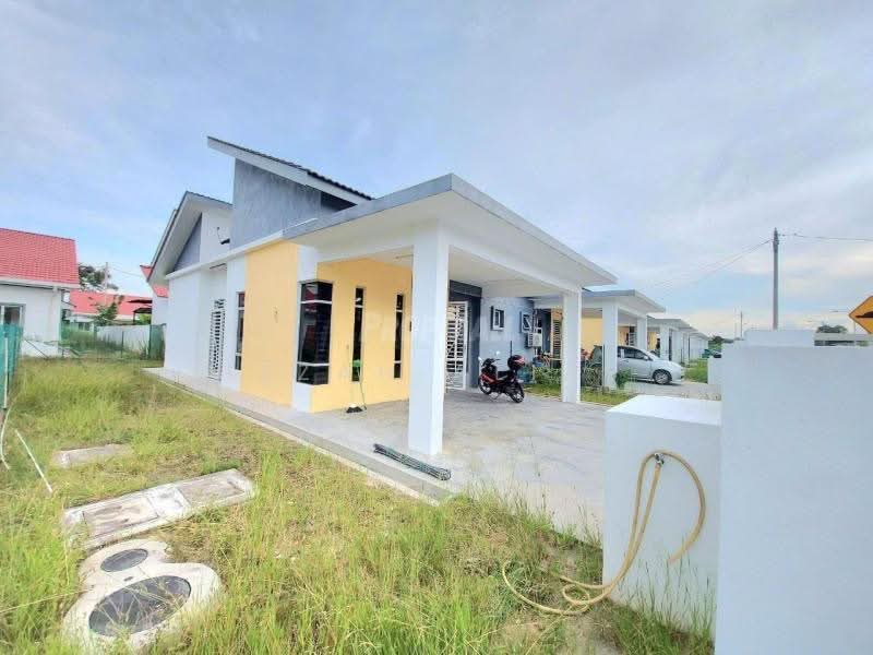 Semi-Detached House for Sale in Kampung Salak Tinggi (Sepang) - Izzah Alias - Exterior - PropertyGuru.com.my