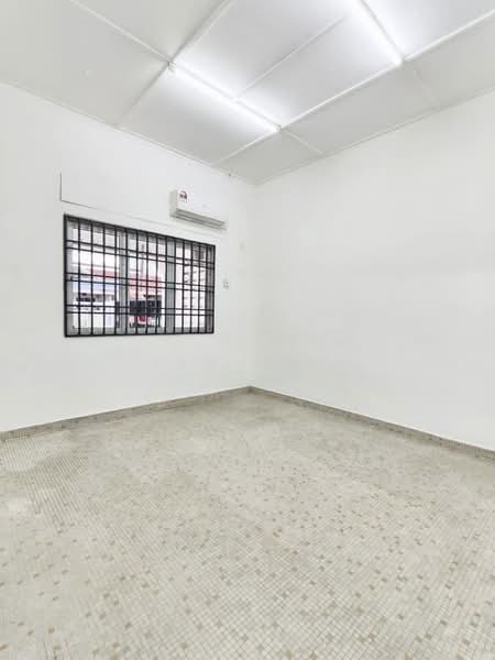 Rumah Teres 1 Tingkat untuk Dijual di Taman Sri Tebrau (Johor Bahru) - Yik Tat - PropertyGuru.com.my