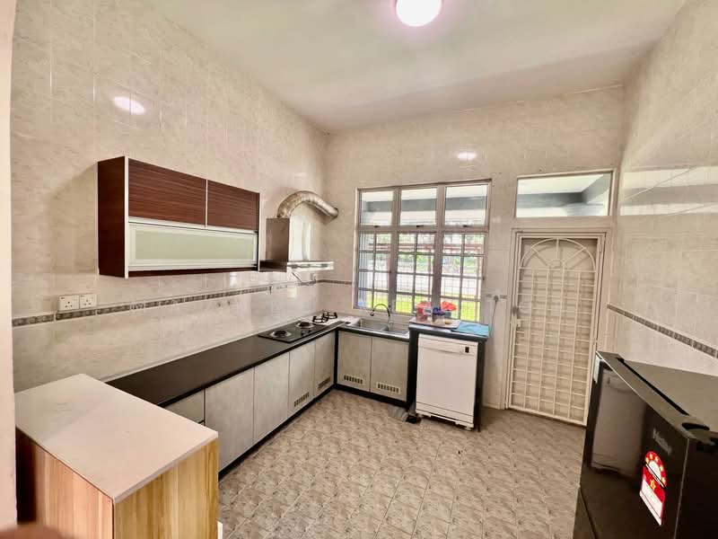 Bungalow for Rent in Kasturi Heights (Nilai) - Maznee Realtor - Kitchen - PropertyGuru.com.my