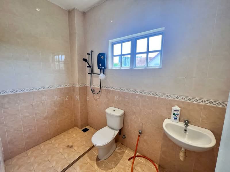 Bungalow for Rent in Kasturi Heights (Nilai) - Maznee Realtor - Bathroom - PropertyGuru.com.my