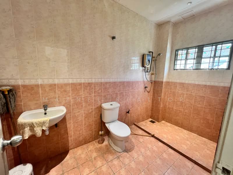 Bungalow for Rent in Kasturi Heights (Nilai) - Maznee Realtor - Bathroom - PropertyGuru.com.my