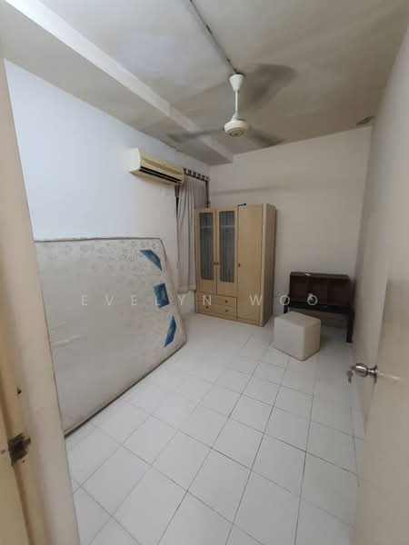 Pangsapuri untuk Disewa di Pangsapuri Lagoon Perdana - Evelyn Woo - Bedroom - PropertyGuru.com.my