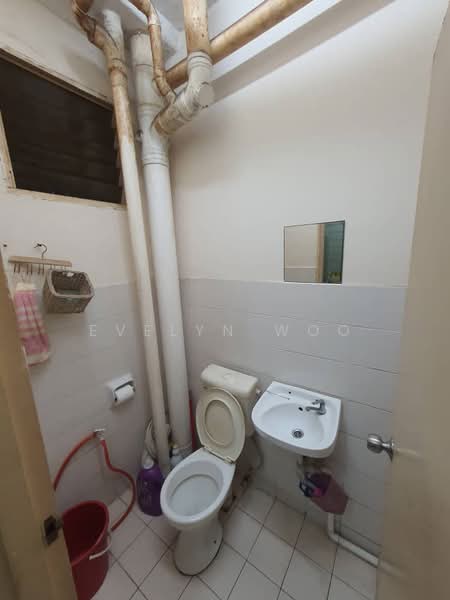 Pangsapuri untuk Disewa di Pangsapuri Lagoon Perdana - Evelyn Woo - Bathroom - PropertyGuru.com.my