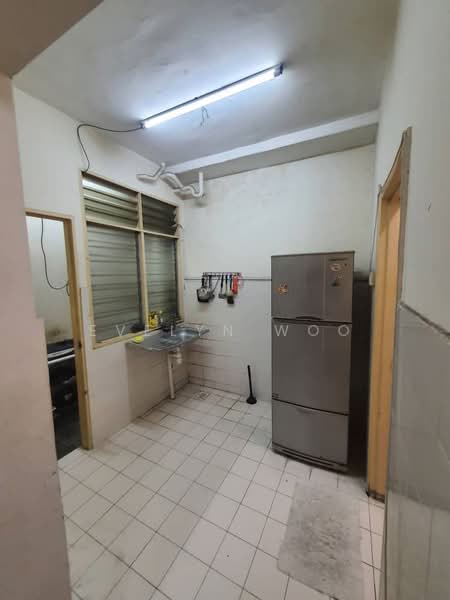 Pangsapuri untuk Disewa di Pangsapuri Lagoon Perdana - Evelyn Woo - Kitchen - PropertyGuru.com.my