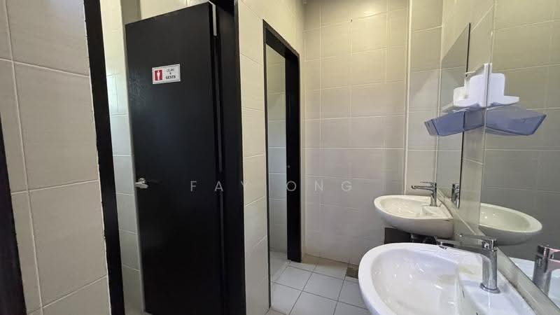Semi-D Factory for Rent in Seksyen 8 (Kota Damansara) - Fay Ong - Bathroom - PropertyGuru.com.my