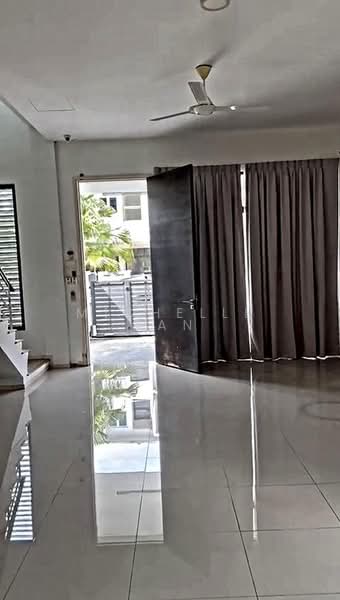 Terraced House for Sale in Taman Puncak Jalil (Seri Kembangan) - Michelle Tan - Entrance - PropertyGuru.com.my