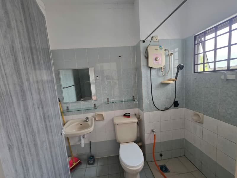 Terraced House for Rent in Putra Heights (Subang Jaya) - SY Chan - Bathroom - PropertyGuru.com.my