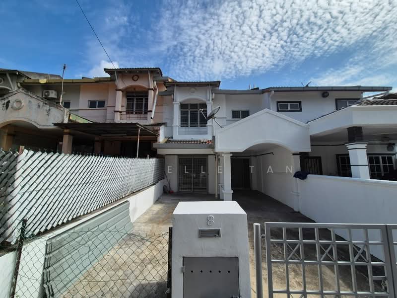 Rumah Teres 2 Tingkat untuk Dijual di Bandar Putra Permai (Seri Kembangan) - Michelle Tan - Exterior - PropertyGuru.com.my