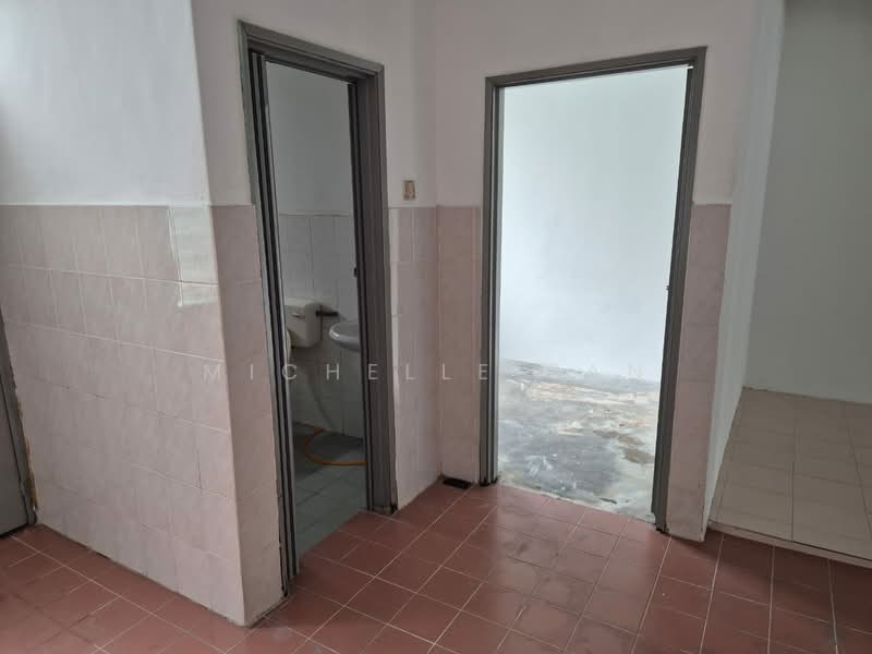 Rumah Teres 2 Tingkat untuk Dijual di Bandar Putra Permai (Seri Kembangan) - Michelle Tan - Bathroom - PropertyGuru.com.my