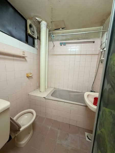 Condominium for Sale at Villa Condominium - Steven Hng - Bathroom - PropertyGuru.com.my