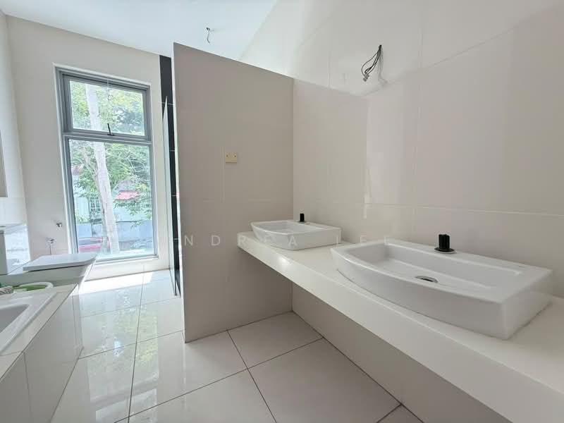 Rumah Berkembar untuk Dijual di George Town (Penang) - Andrea Lee - Bathroom - PropertyGuru.com.my