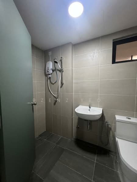Servis Apartment untuk Disewa di Parkland Residence - Bzenz Yeo - Master Bathroom - PropertyGuru.com.my