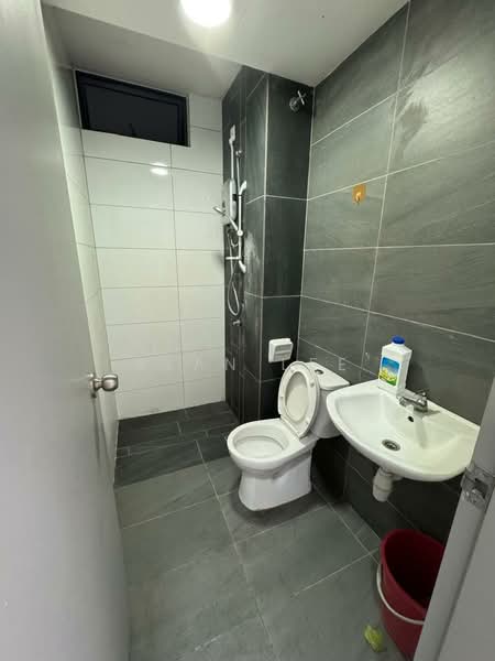 Servis Apartment untuk Dijual di Traders Garden @ Cheras Selatan - Alan Lee - Bathroom - PropertyGuru.com.my