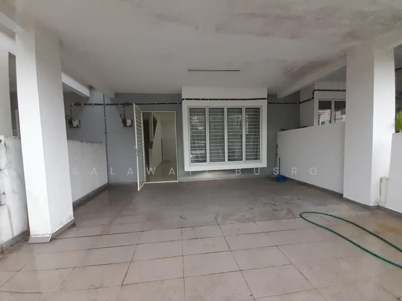 Rumah Teres 2 Tingkat untuk Dijual di Kampung Jalan Kebun (Shah Alam) - Salawati Busro - Exterior - PropertyGuru.com.my