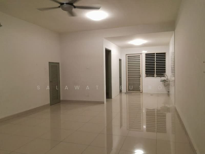 Rumah Teres 2 Tingkat untuk Dijual di Kampung Jalan Kebun (Shah Alam) - Salawati Busro - Living Room - PropertyGuru.com.my