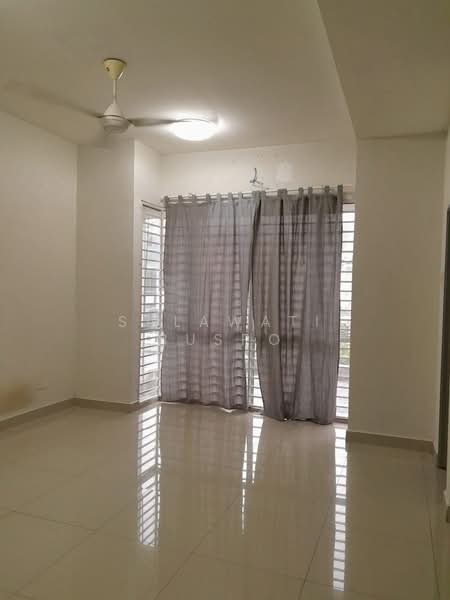 Rumah Teres 2 Tingkat untuk Dijual di Kampung Jalan Kebun (Shah Alam) - Salawati Busro - Living Room - PropertyGuru.com.my