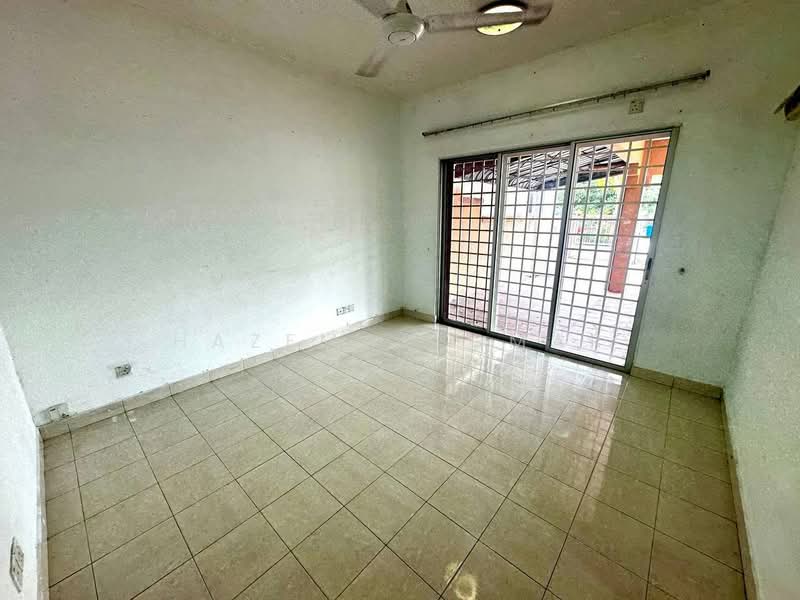2-storey Terraced House for Sale in Taman Cahaya Alam (Shah Alam) - Hazeman Omar - Living Room - PropertyGuru.com.my