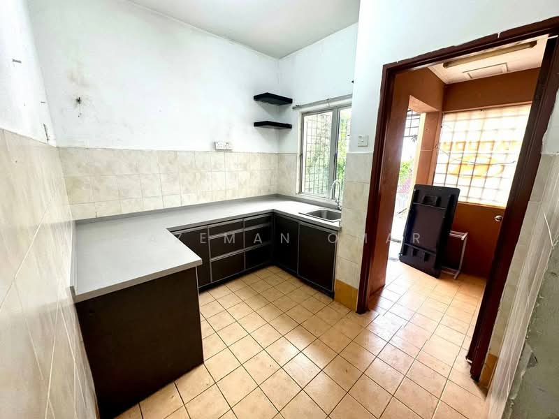 2-storey Terraced House for Sale in Taman Cahaya Alam (Shah Alam) - Hazeman Omar - Kitchen - PropertyGuru.com.my