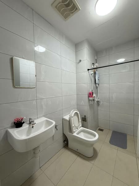 Servis Apartment untuk Disewa di Amber Cove - Aibi Wang - Bathroom - PropertyGuru.com.my