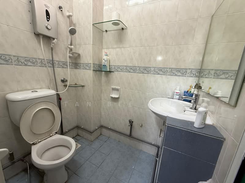 Rumah Teres 2 Tingkat untuk Dijual di Taman Setia Indah (Tebrau) - Tan Bee Bee - Bathroom - PropertyGuru.com.my