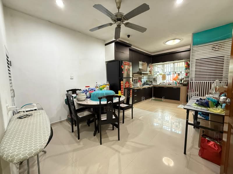 Rumah Teres 2 Tingkat untuk Dijual di Taman Setia Indah (Tebrau) - Tan Bee Bee - Kitchen - PropertyGuru.com.my