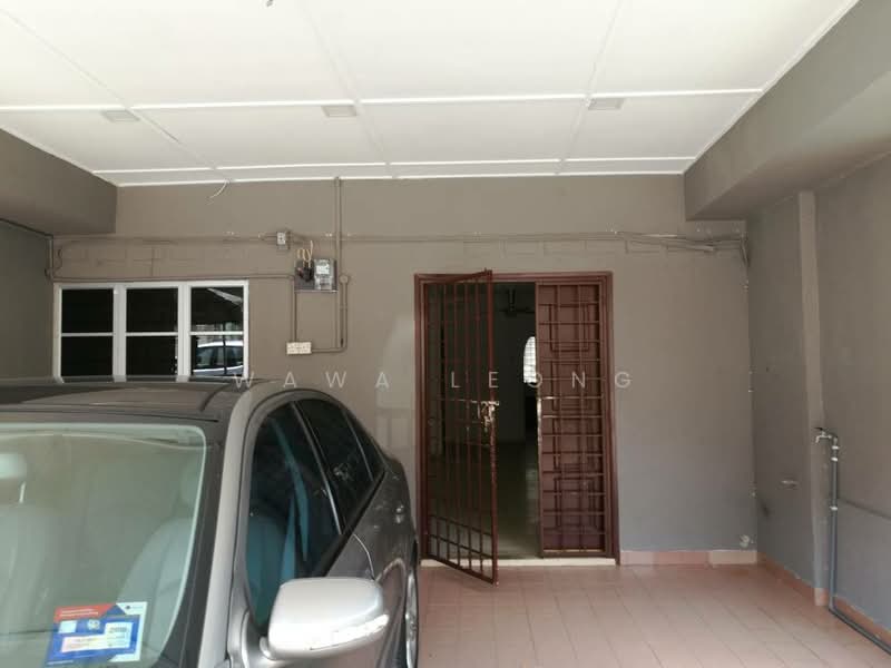 2-storey Terraced House for Sale in Ulu Kelang (Kuala Lumpur) - Wawa Leong - Car Park - PropertyGuru.com.my