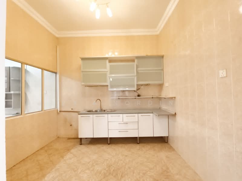 Rumah Teres 2 Tingkat untuk Dijual di Bukit Jelutong (Shah Alam) - Sa'a Nordin - Kitchen - PropertyGuru.com.my