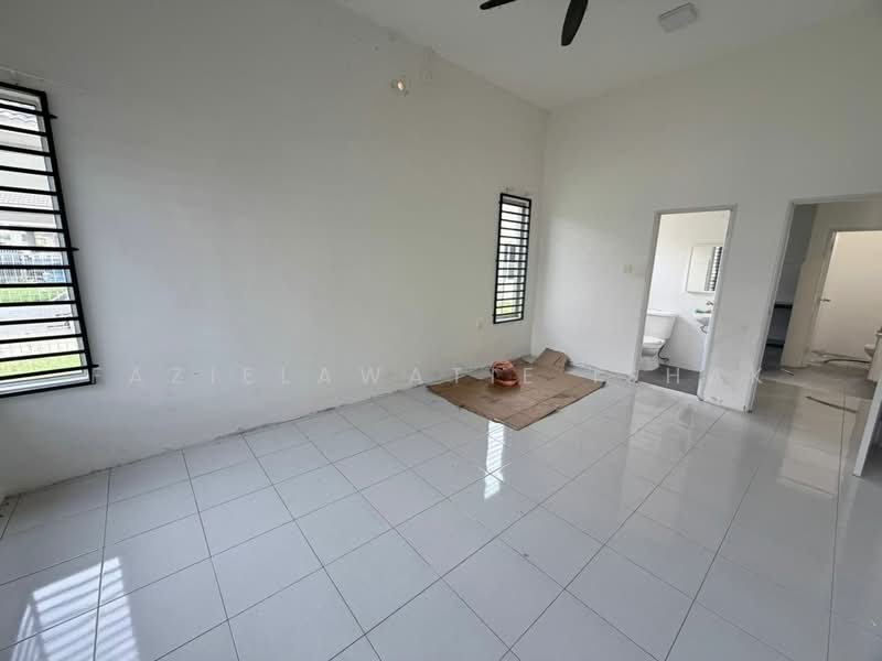 Rumah Banglo untuk Dijual di Balok (Pahang) - Fazielawatie Ishak - Living Room - PropertyGuru.com.my