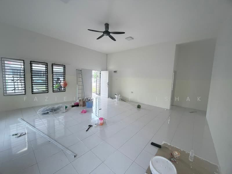 Rumah Banglo untuk Dijual di Balok (Pahang) - Fazielawatie Ishak - Living Room - PropertyGuru.com.my