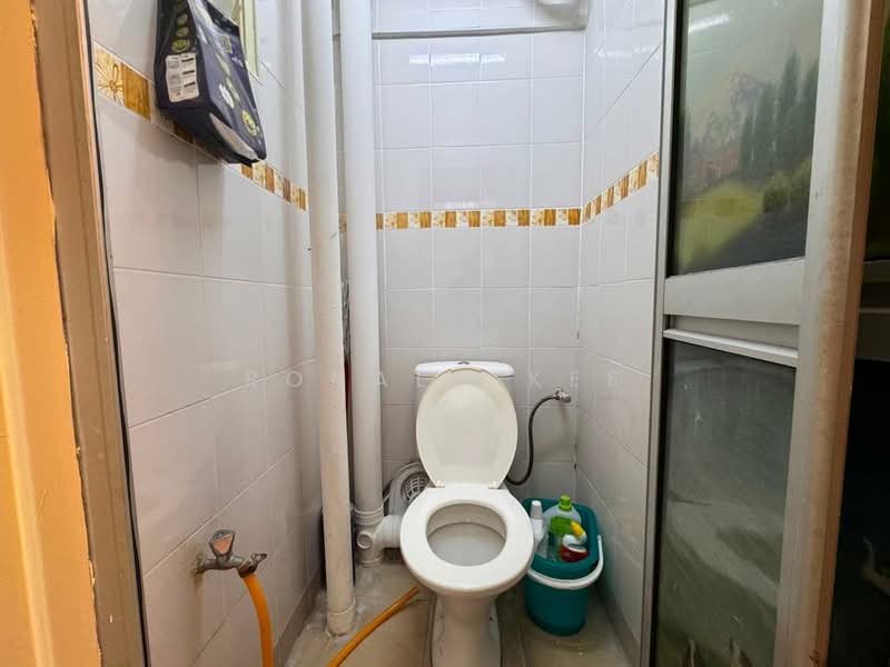 Rumah Flat untuk Disewa di Desa Pinang 2 - Ronald Kee - Bathroom - PropertyGuru.com.my