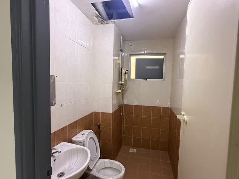 Condominium for Rent at Pearl Avenue - Lee Crystal - Bathroom - PropertyGuru.com.my