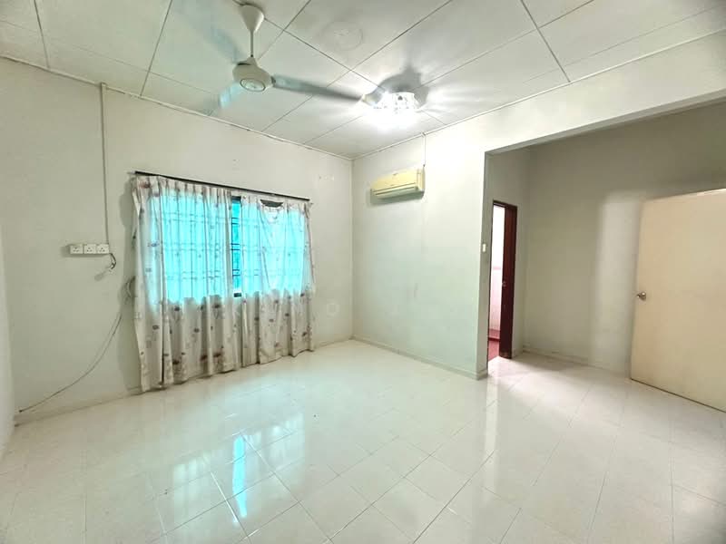 2-storey Terraced House for Sale in Bandar Indahpura (Kulai) - Kino Jaw - Living Room - PropertyGuru.com.my