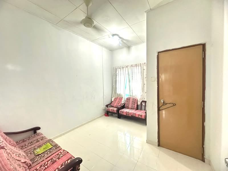 2-storey Terraced House for Sale in Bandar Indahpura (Kulai) - Kino Jaw - Living Room - PropertyGuru.com.my